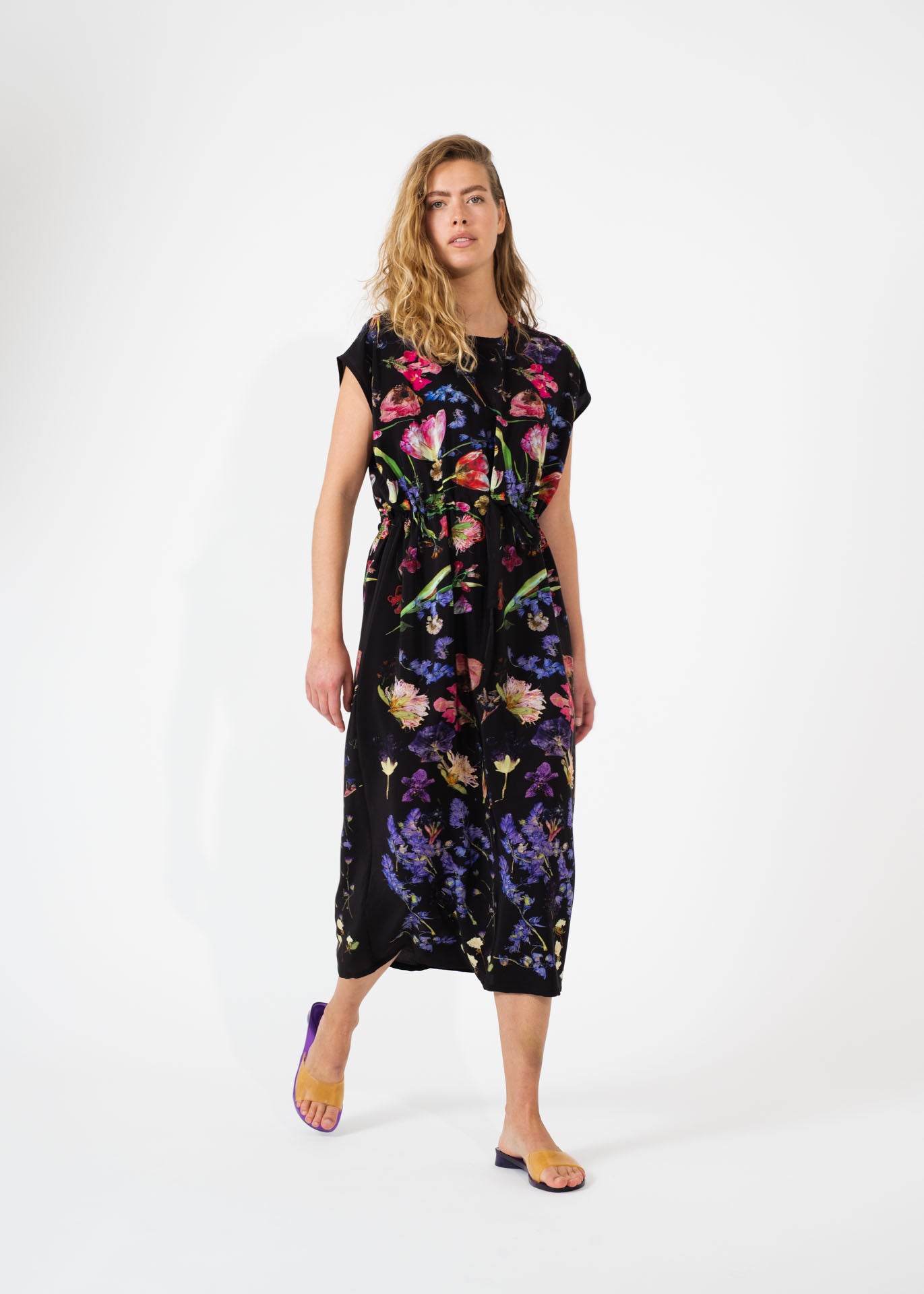 Robe simple noire à imprimé fleuri