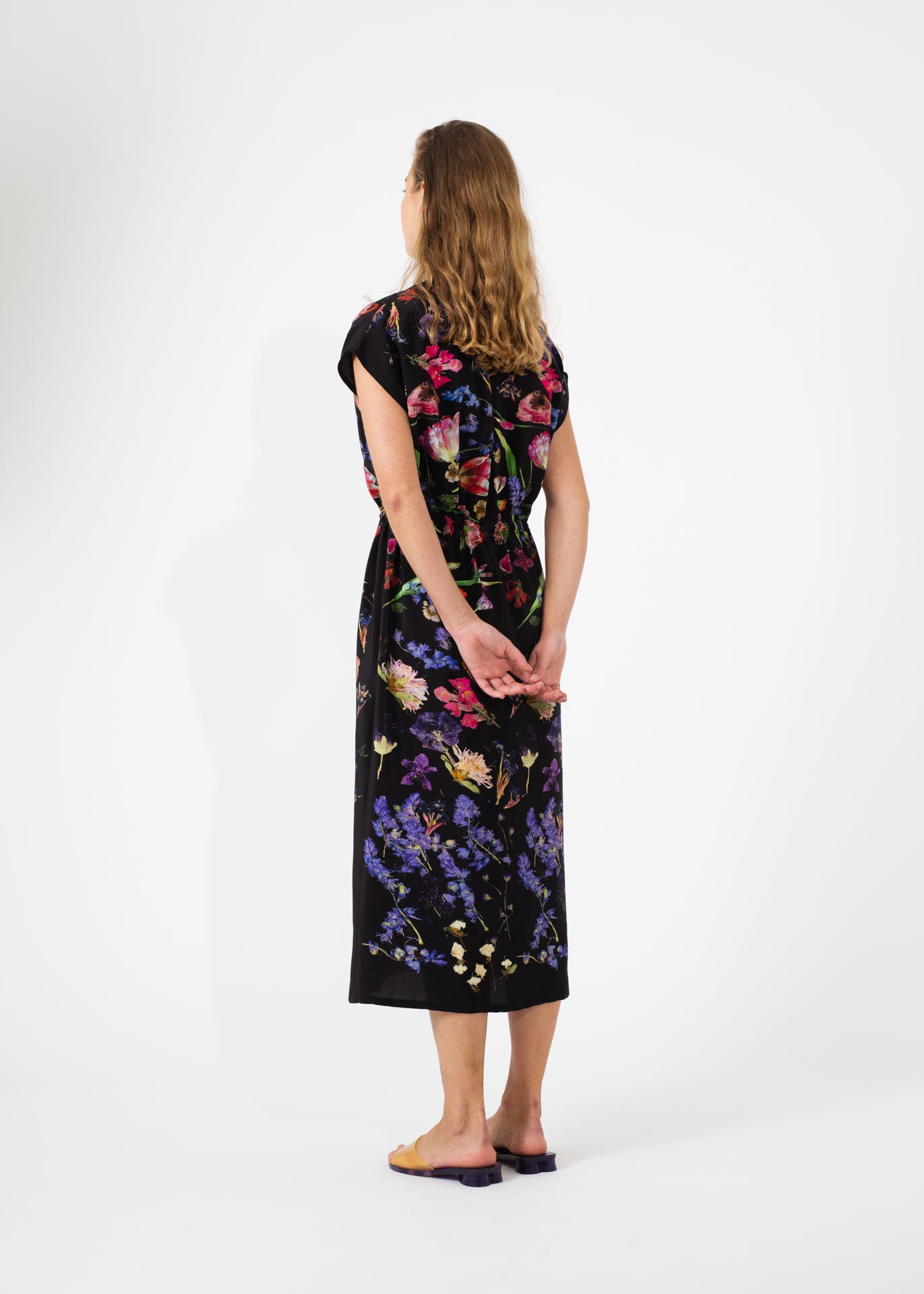 Robe simple noire à imprimé fleuri