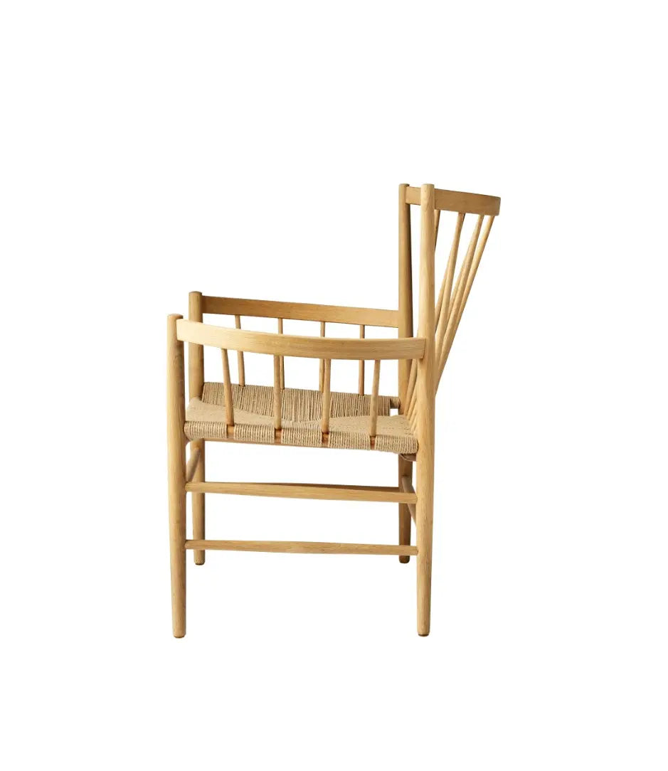 J82 armchair in lacquered natural oak