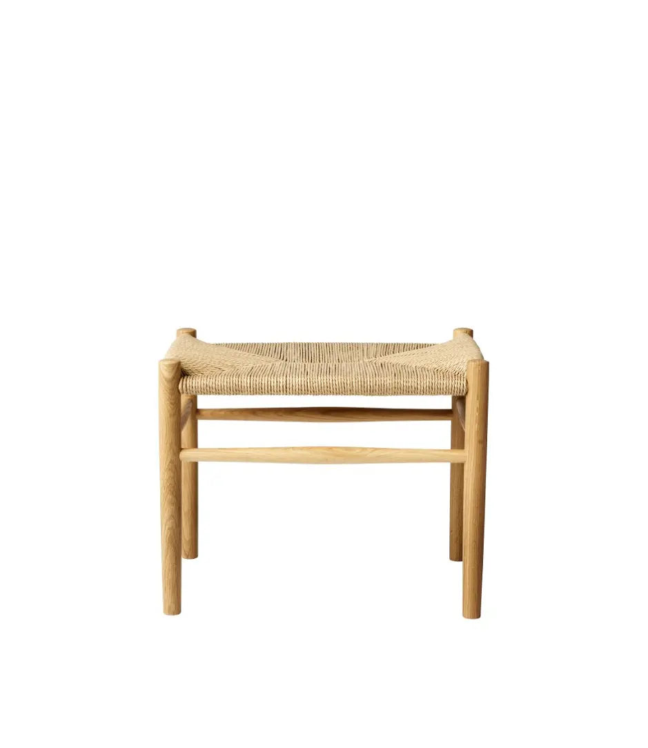 J83 bench in lacquered natural oak