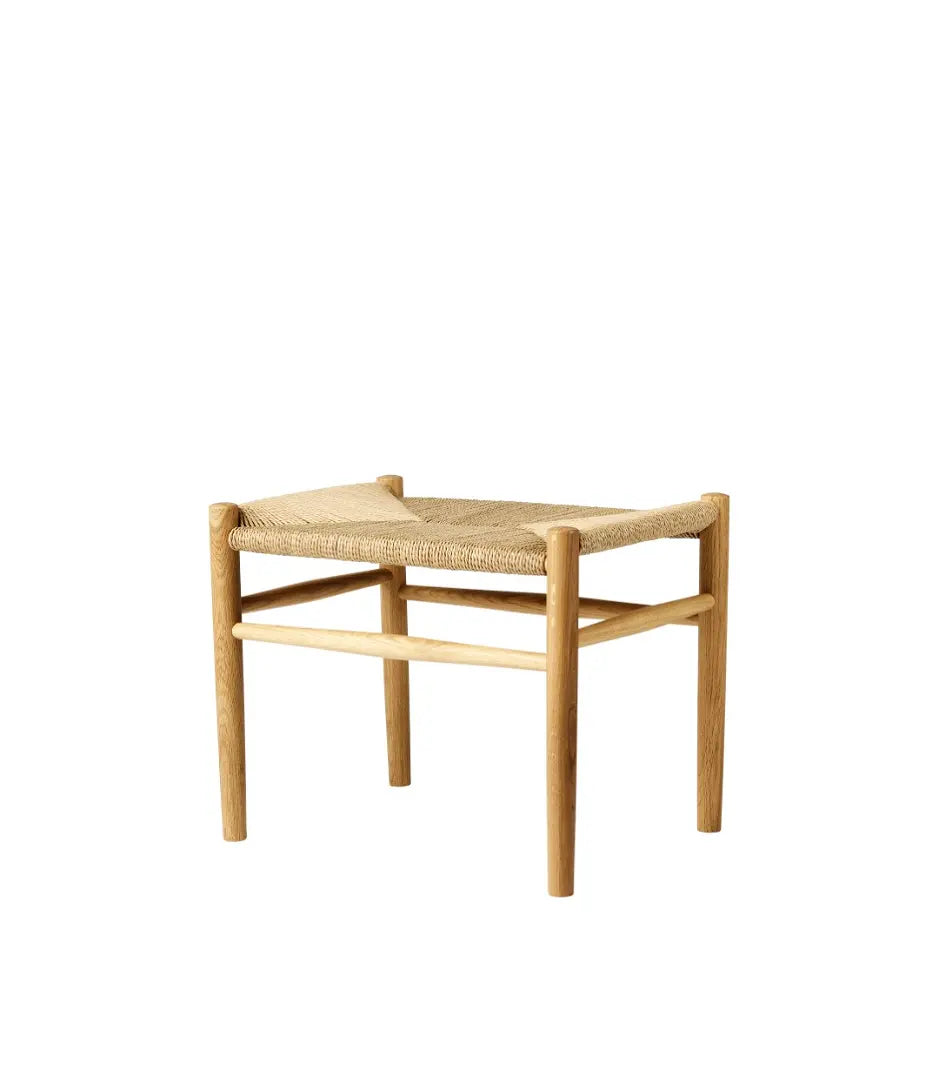 J83 bench in lacquered natural oak