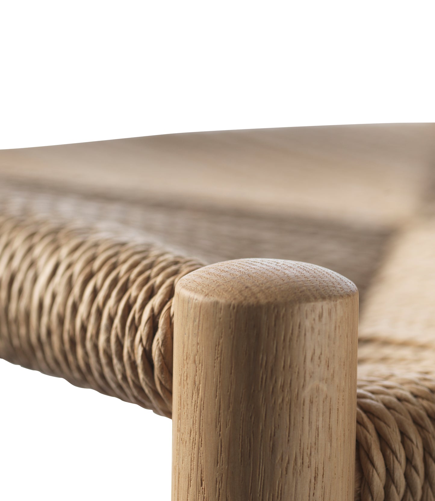 Tabouret J164C en chêne naturel laqué